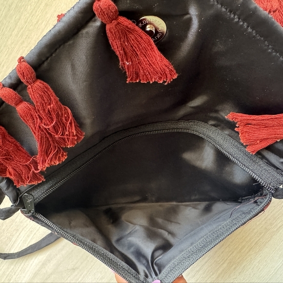 Floral embroidered clutch with tassel: women's crossbody bag. - Picture 4 of 7